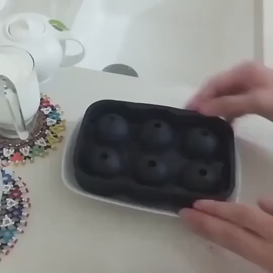 Silikonová forma na led   –  ledové koule do drinků, koktejlů a whisky